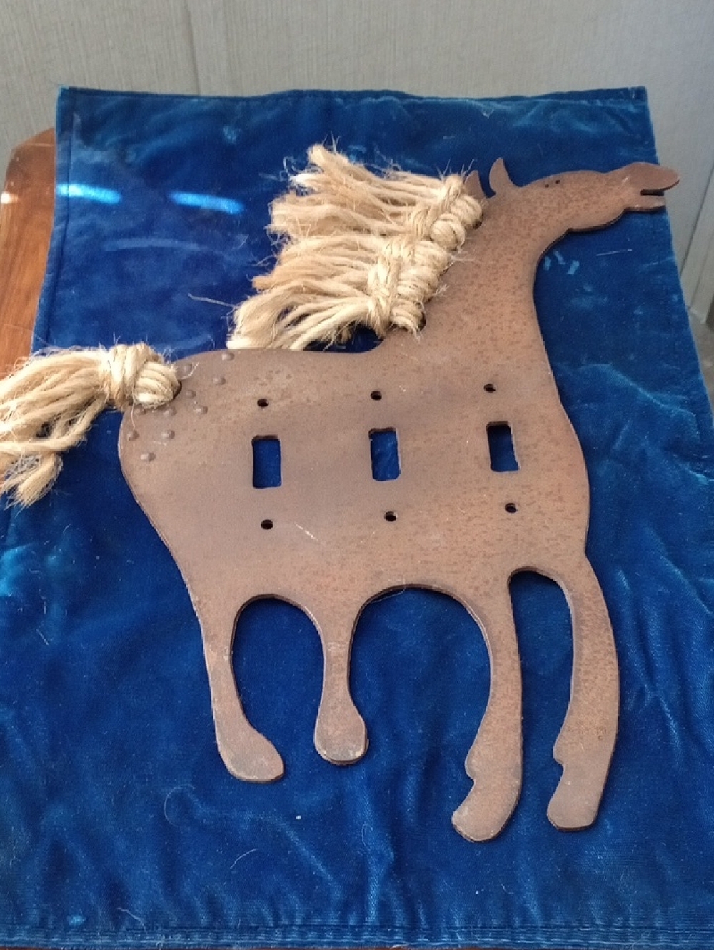 Rustic Horse Wall Decor with Natural Rope Mane - Brown